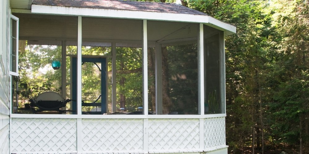 Screened porch exterior with lattice